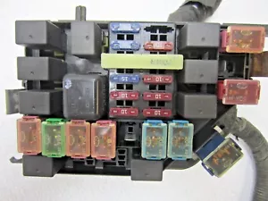 fits 00 01 TIBURON MAIN FUSE BOX RELAY SWITCH WIRE HARNESS PANEL 2.0L ENGINE CAR - Picture 1 of 10