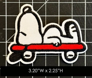 Peanuts: Skateboarding Snoopy Embroidered Iron On Patch - Picture 1 of 3