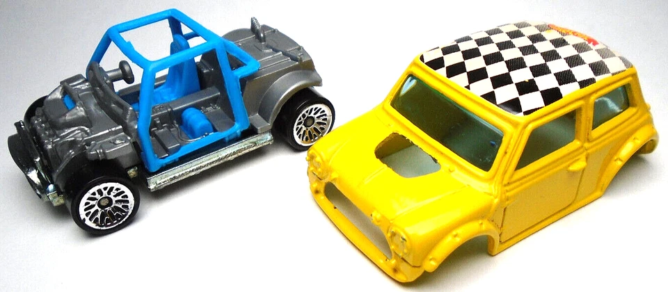 2000 HOT WHEELS MINI COOPER YELLOW 1:64 DIECAST 2 1/8" CAR BLACK WHITE CHECKERS - Image 1 of 4