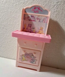 Muebles para casa de muñecas Barbie Mattel 1997 Kelly cambiador tocador rosa 8,5 " - Imagen 1 de 11