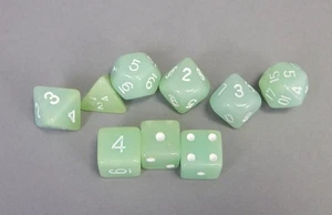 9 pezzi Glow in the Dark verde fantasma Chessex poliedrico con set dadi D6 Pips fuori produzione - Foto 1 di 2