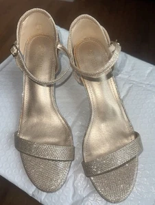 DreamPairs Damen-Sandalen offene Zehen goldfarben 2,5 Zoll Pfennigabsatz Knöchelriemen Größe 8M - Bild 1 von 5