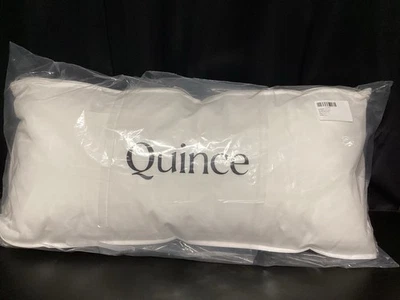 Almohada de plumón de ganso Quince Luxe King mediana/firme Foto 1 de 2
