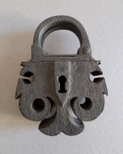 Sehr altes Vorhängeschloß - Bügelschloß - aufwändige Form - wohl vor 1800 - Bild 1 von 14
