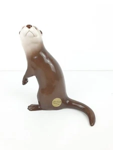 Figura nutria de pie John Beswick 12,5 cm etiquetada y firmada - Imagen 1 de 9