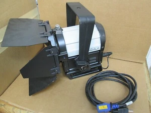 Litepanels Sola 4 LED Fresnel Light - Picture 1 of 7