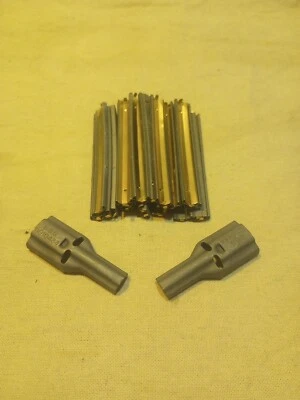 USGI CLIPS PELACABLES CON 2 CUCHARAS 5.56/.223/300BLK LOTE DE 25 con 2 Cargadoras de Velocidad Foto 1 de 4