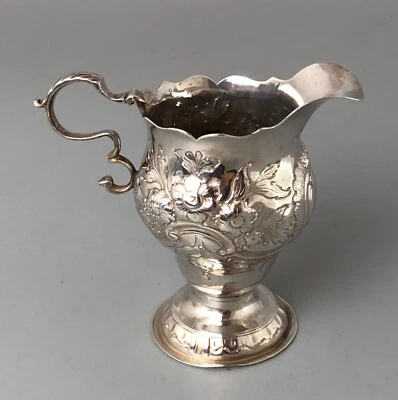 Jarra crema de plata maciza George III Londres 1764 EZX Foto 1 de 4