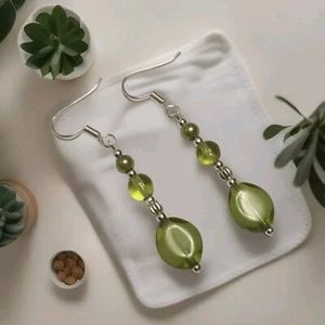 Vintage Style Lime Green Glass Bead Earrings In Silver Plate.drop dangle - Picture 1 of 11