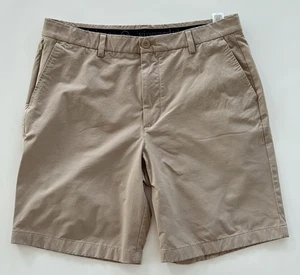 Vineyard Vines "OTG On The Go" Performance khakifarbene Herrenshorts Größe 34 9 Fuß Schrittlänge - Bild 1 von 6