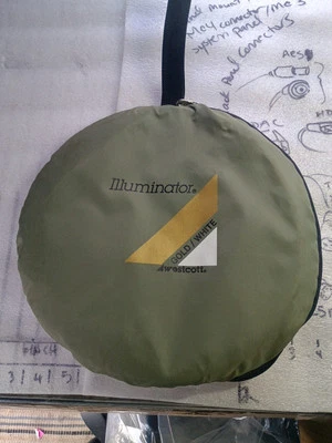 Westcott Illuminator Gold White Collapsible Reflector Diffuser - Image 1 of 4
