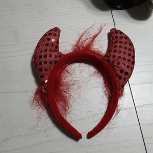 Fascia per capelli Halloween con corna rosse - Foto 1 di 4