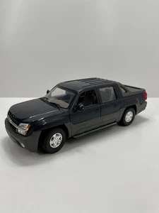 1:18 2002 Chevrolet Avalanche Welly Die Cast Model Car Chev - Foto 1 di 16
