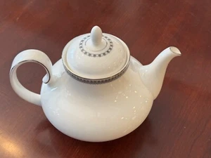 Royal Doulton Ravenswood China: Tea Pot with Lid - Hard to Find! - Picture 1 of 5