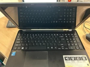 Acer Aspire E15 Touch 15 pulgadas (2014) - Core i3-4030U - 4 GB - HDD 1 TB-Grado A - Imagen 1 de 3