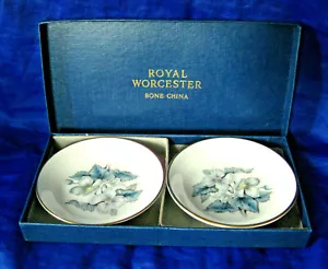 Par de platos de baratija Royal Worcester English China en caja C51 anémona japonesa - Imagen 1 de 5