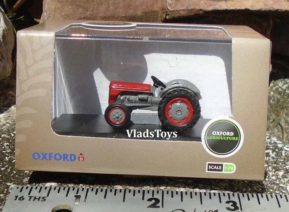 Oxford Commercial Diecast 1/76 Scale Ferguson TE Tractor - Red 76TEA002 - Image 1 of 4