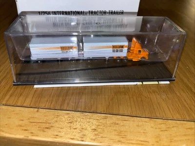 Ertl 1/256 Yellow Freight  Tractor Trailer w/Display & Magnifier Promotion New - Image 1 of 4