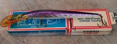 Vintage REBEL The Amazing Minnow 4.5” Purple/Silver Lure in Box DR-2205SW. Bin#4 - Image 1 of 4