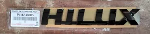 TOYOTA HILUX LOGO ABZEICHEN PICK UP 4 X 4 SCHWARZ ORIGINAL NEU – GRATIS VERSAND - Bild 1 von 3