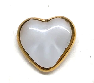 Botón blanco Moonglow realista en forma de corazón, borde dorado brillante ~ NBS pequeño - Imagen 1 de 2