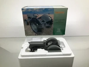 UNIVERSAL HOBBIES 2690 FERGUSON TE20 TRACTOR 1:16 very rare- HIGH QUALITY IN BOX - Imagen 1 de 12