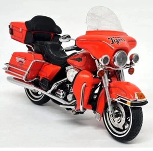 Ertl 1/12 Harley Davidson FLHTCU Ultra Classic Electra Glide 'Detroit Tigers' - Picture 1 of 9