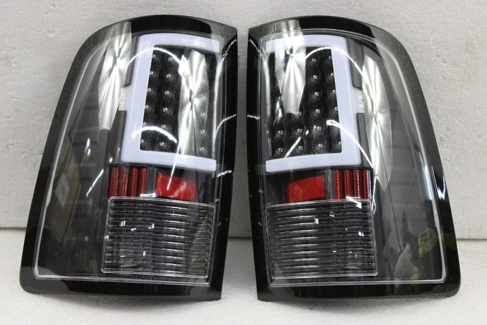 Luces traseras de tubo LED negras para Dodge Ram 1500 2500 3500 2013-2018 Foto 1 de 1