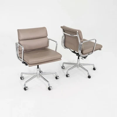 Silla de escritorio de gestión Herman Miller Eames 2007 almohadilla suave cuero gris 2 unidades disponibles Foto 1 de 4