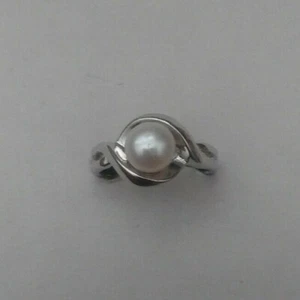 Freshwater Pearl Ring, size 7.5 (R14) - Picture 1 of 3