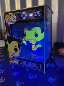 Funko Pop: DC - The Joker #375 Black Light ASIA 2023 Oficial SDCC Hero’s Clean - Imagen 1 de 9