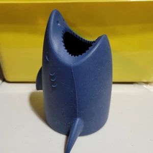 Pillow Fort Shark Zahnbürstenhalter (neu ohne Etikett) - Bild 1 von 1