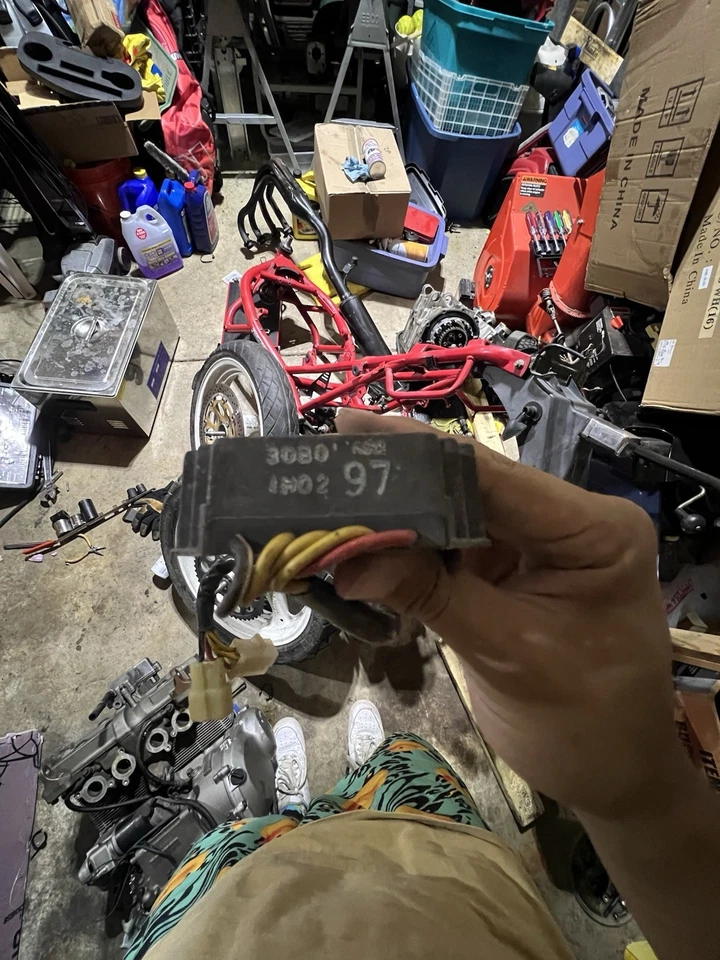 Rectificador regulador de voltaje Suzuki Bandit GSF400 1991-1993 32800-33C01 Foto 1 de 4