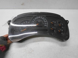 2004 GMC Yukon Instrument Speedo Cluster With Bolts - Picture 1 of 12