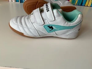 Zapatillas de cuero blancas y azules para niños talla UK 1 EU 33 CANGUROS - Imagen 1 de 8
