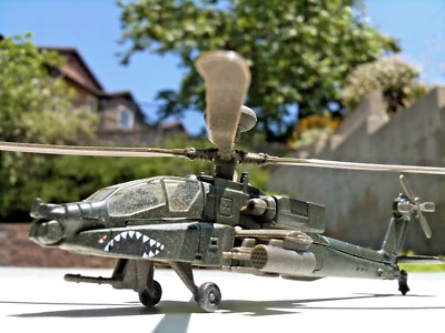 Corgi Hughes AH-64 Apache Helicopter US Army 3rd Infantry Iraqi Freedom 1:120 - Image 1 of 4