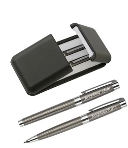 Charles Dickens® set da scrittura AVANGARD grigio/argento incisione laser incisa - Foto 1 di 7