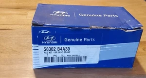 Genuine Hyundai Rear disc Brake Pad kit  58302B4A30 - Foto 1 di 1