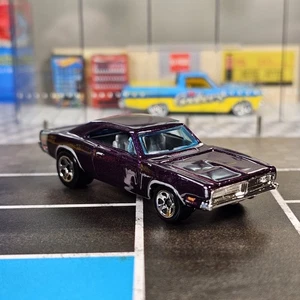 2005 HOT WHEELS MUSCLE MANIA '69 DODGE CHARGER 4/5 #104 PURPLE Opening Hood New - Picture 1 of 12