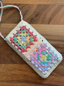 Bolsa cuadrada para teléfono celular de ganchillo hecha a mano para abuela, bolso cruzado colores pastel - Imagen 1 de 7