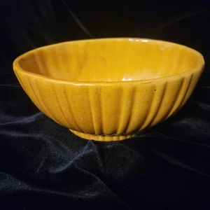 Fioriera vintage Haeger Pottery USA gialla a coste MCM 4020-A - Foto 1 di 6