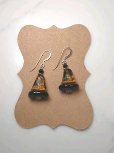 Handgefertigte Glas Halloween Thema Hexenhut Ohrringe - Bild 1 von 4