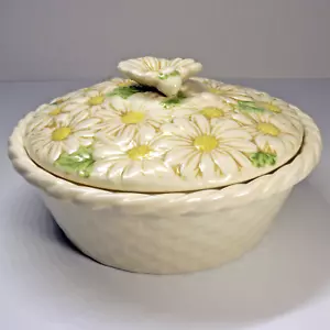 Metlox Poppytrail Sculptured Daisy Covered Casserole Dish Lid VINTAGE 8" 1.5 QT - Picture 1 of 8