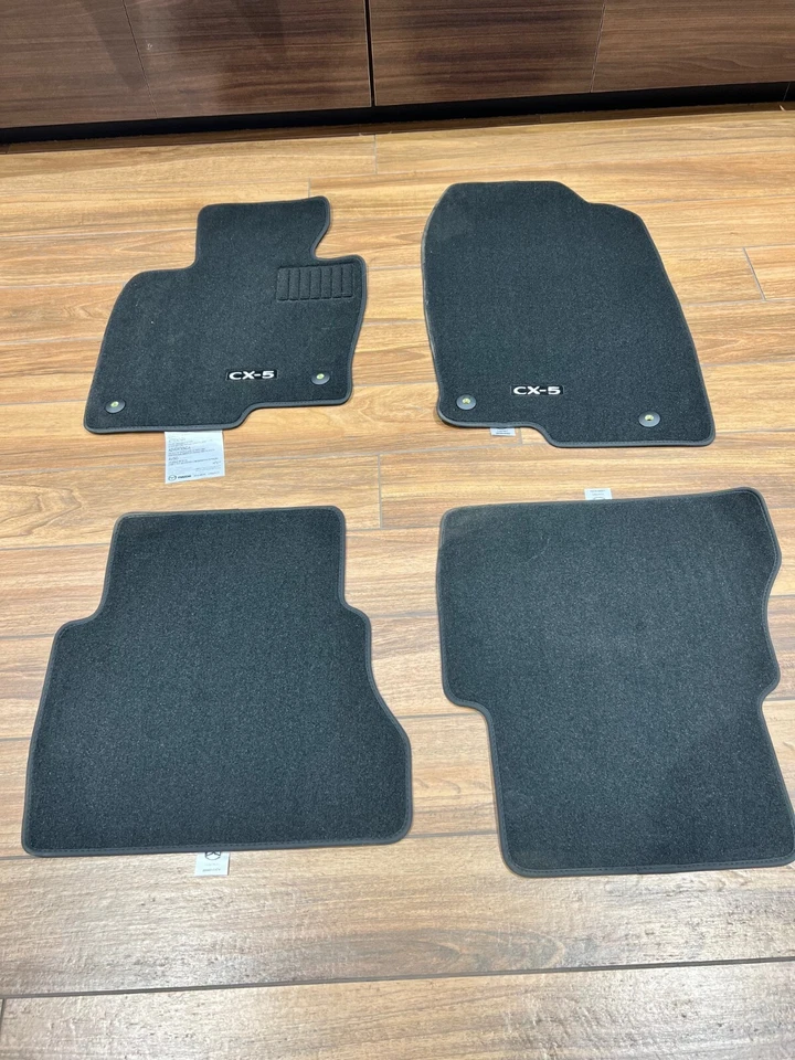 Alfombrillas originales Mazda 2017-2024 CX-5 - NUEVAS SIN CAJA Foto 1 de 1
