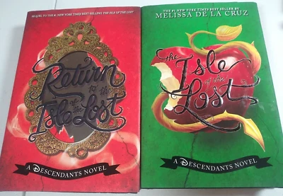 Disney Descendants Lot of 2  Novel Fantasy Fiction Book Melissa De La Cruz HCDJ - Image 1 of 4