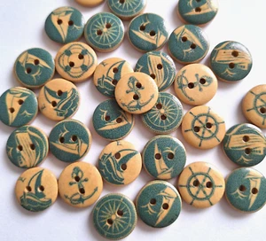 10 Holzknöpfe 15mm blau maritim – Anker, Möwen & Bastelwahnsinn - Knopf Knöpfe - Bild 1 von 5