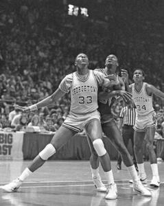 1982 Georgetown Hoyas PATRICK EWING vs DePaul Glossy 8x10 Photo College Print - Picture 1 of 1