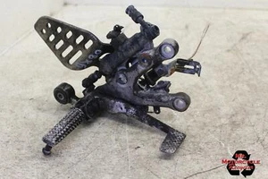 YAMAHA 06-10 YZF R6 2006 R6S FABRICANTE DE EQUIPOS ORIGINALES JUEGO TRASERO TRASERO CONDUCTOR CLAVIJA REPOSAPIÉS m6 - Imagen 1 de 4