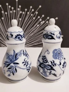 VINTAGE BLUE DANUBE Blue Onion Salt & Pepper Shakers Japan Excellent Condition - Picture 1 of 7