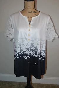 Womens Tunic in Black & White w Decorative Buttons - 2X - Picture 1 of 2